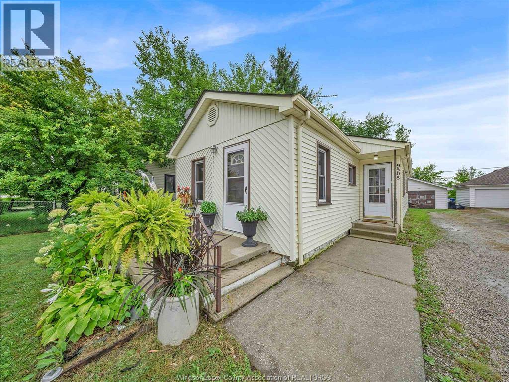 Photo 1 of 9508 Walker, Amherstburg ON