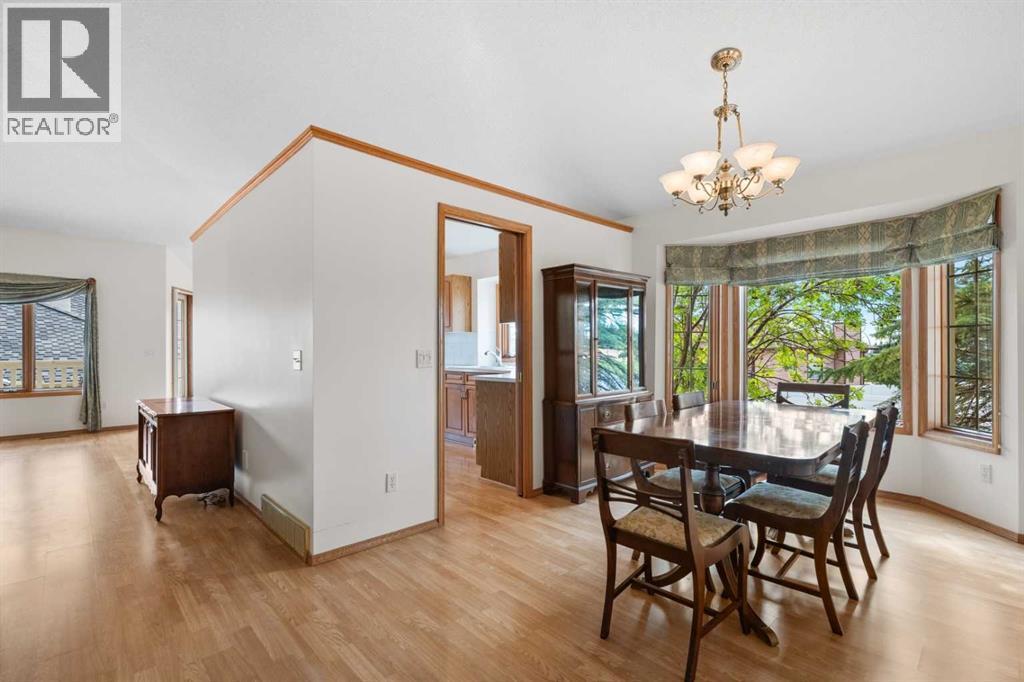Single Family House for Sale in  Edgepark Villas NW Edgemont Calgary 
