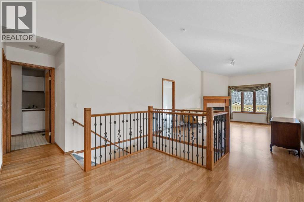 Single Family House for Sale in  Edgepark Villas NW Edgemont Calgary 