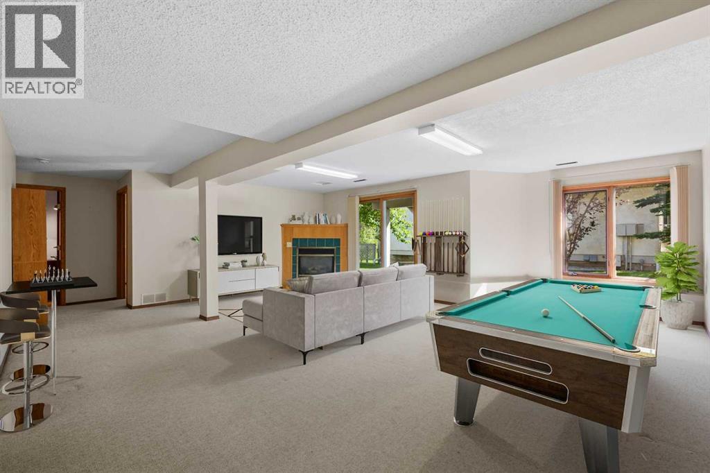 Single Family House for Sale in  Edgepark Villas NW Edgemont Calgary 