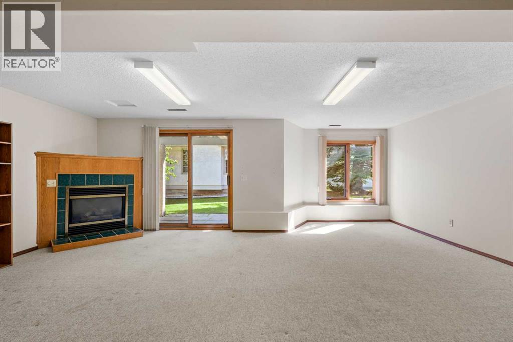 Single Family House for Sale in  Edgepark Villas NW Edgemont Calgary 