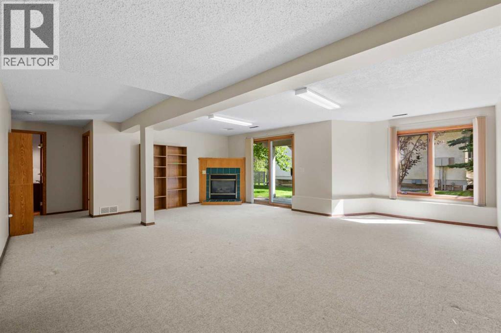 Single Family House for Sale in  Edgepark Villas NW Edgemont Calgary 