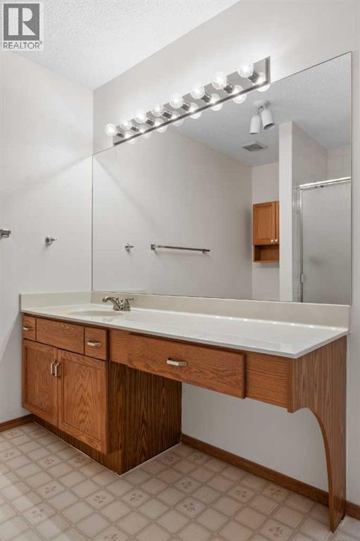 Single Family House for Sale in  Edgepark Villas NW Edgemont Calgary 