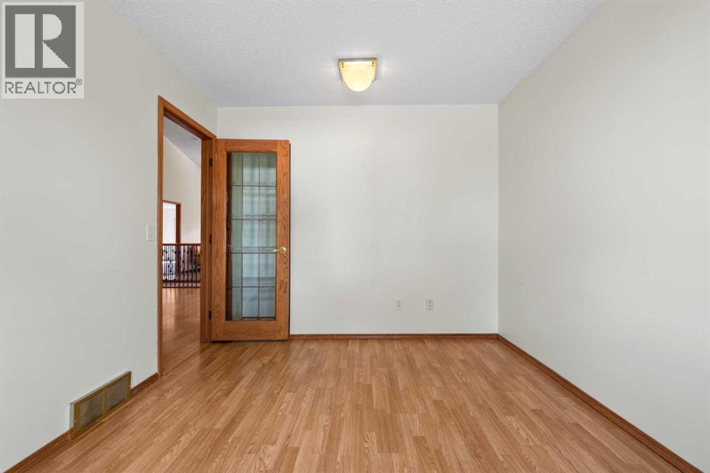 Single Family House for Sale in  Edgepark Villas NW Edgemont Calgary 