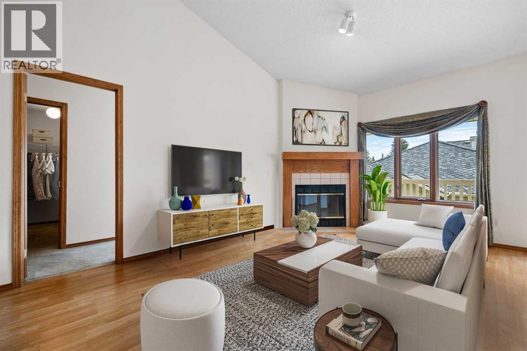 Single Family House for Sale in  Edgepark Villas NW Edgemont Calgary 