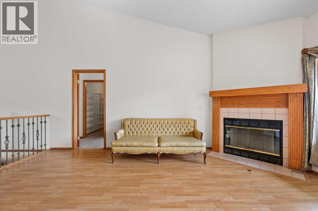Single Family House for Sale in  Edgepark Villas NW Edgemont Calgary 