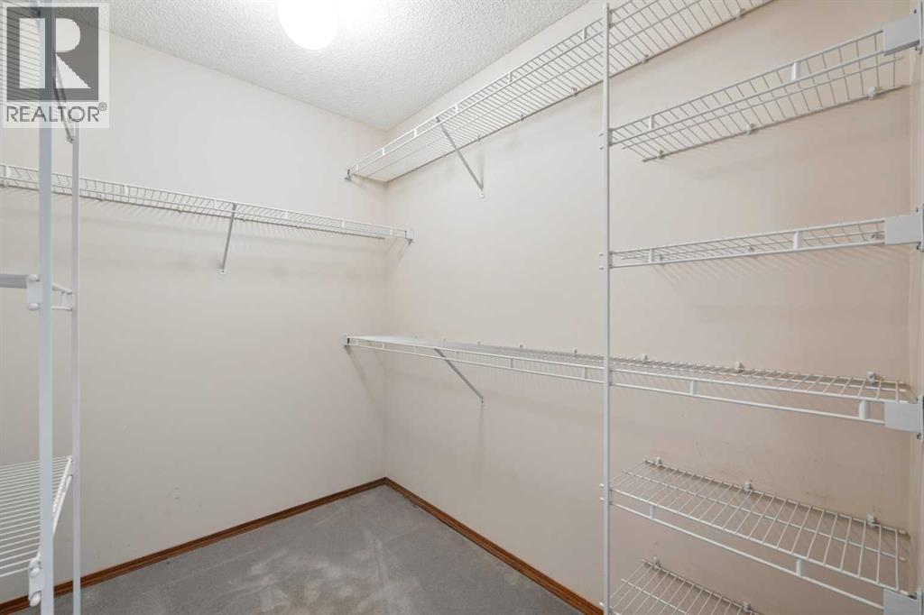 Single Family House for Sale in  Edgepark Villas NW Edgemont Calgary 