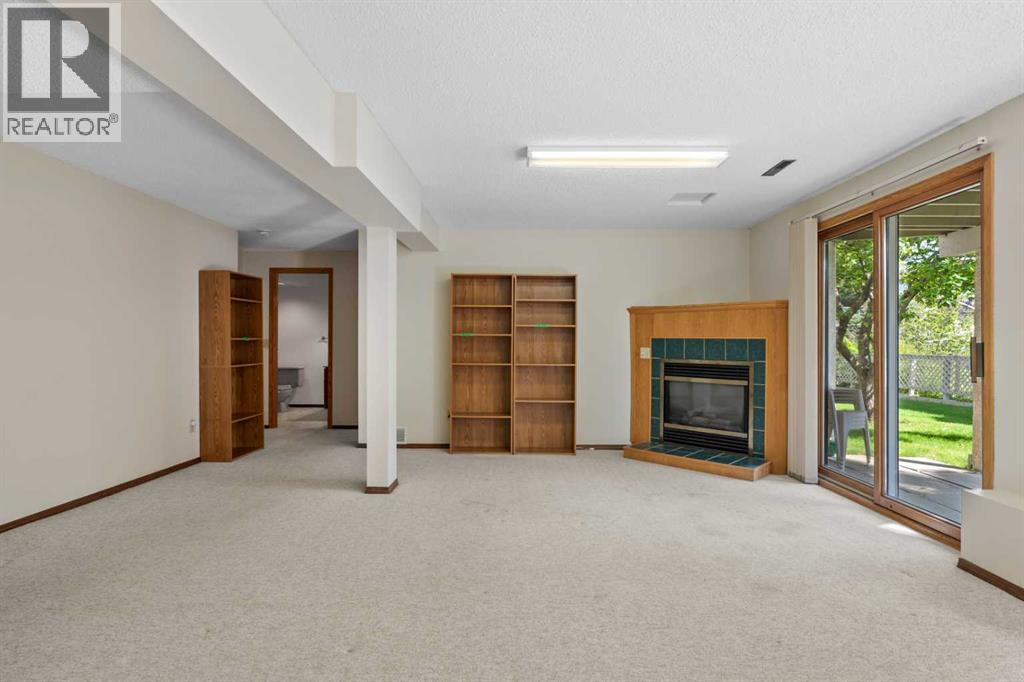 Single Family House for Sale in  Edgepark Villas NW Edgemont Calgary 