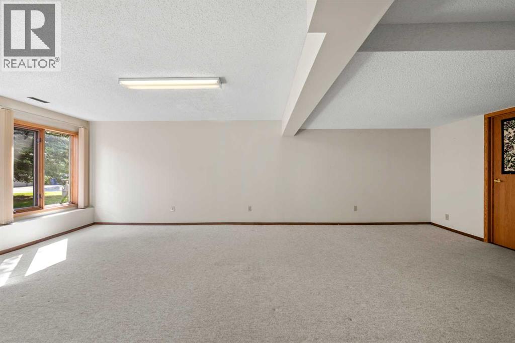Single Family House for Sale in  Edgepark Villas NW Edgemont Calgary 
