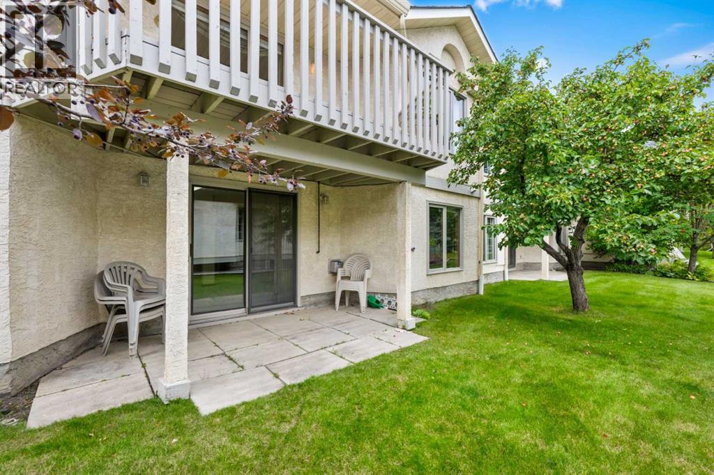 Single Family House for Sale in  Edgepark Villas NW Edgemont Calgary 