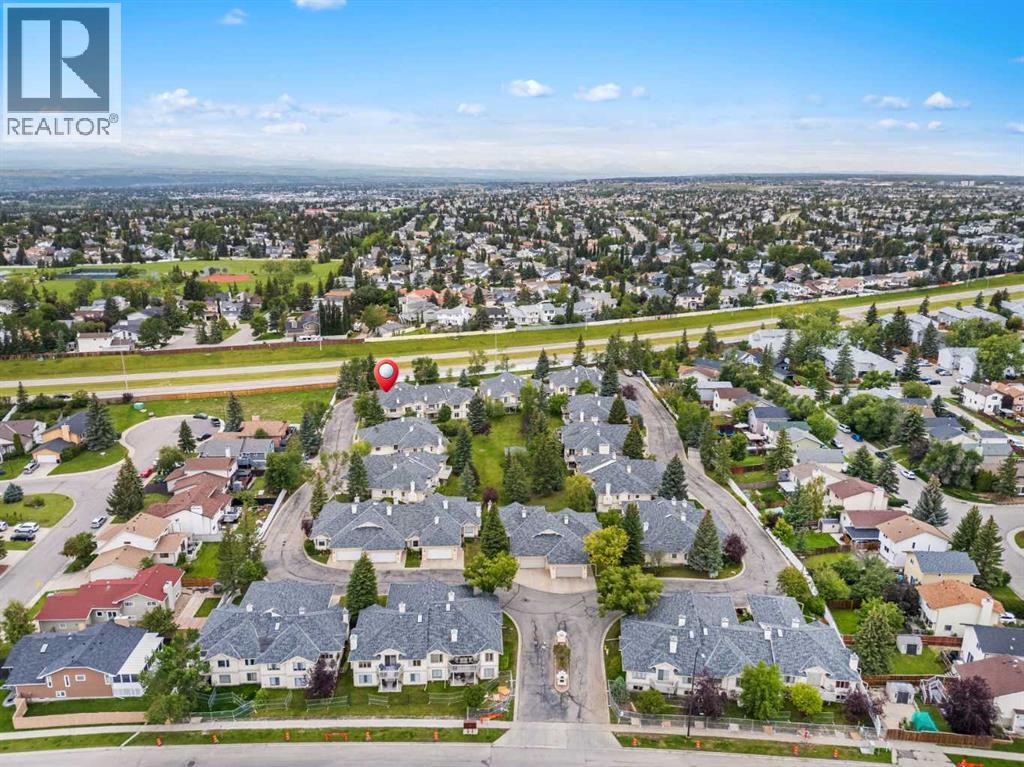 Single Family House for Sale in  Edgepark Villas NW Edgemont Calgary 