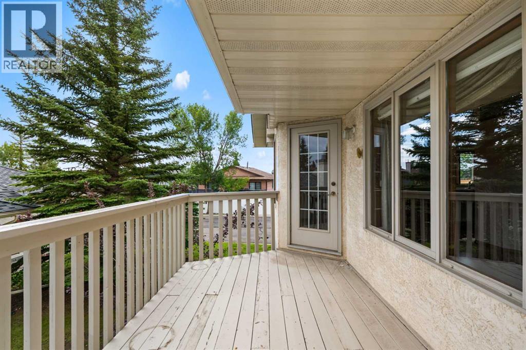 Single Family House for Sale in  Edgepark Villas NW Edgemont Calgary 