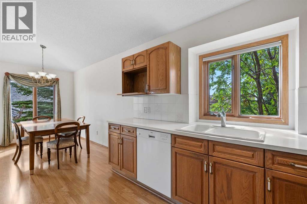 Single Family House for Sale in  Edgepark Villas NW Edgemont Calgary 