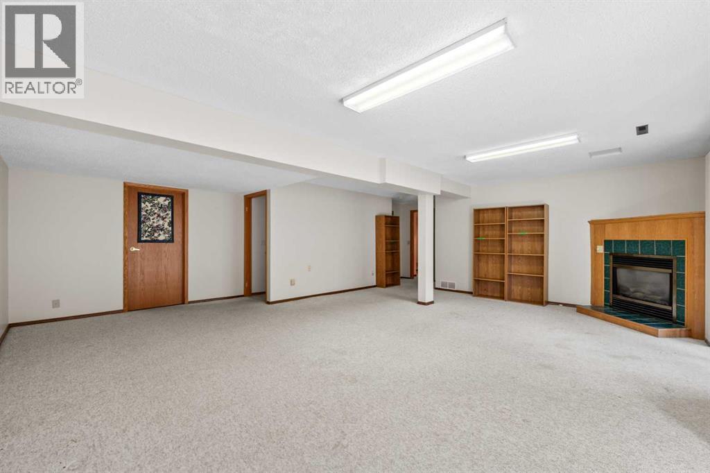 Single Family House for Sale in  Edgepark Villas NW Edgemont Calgary 