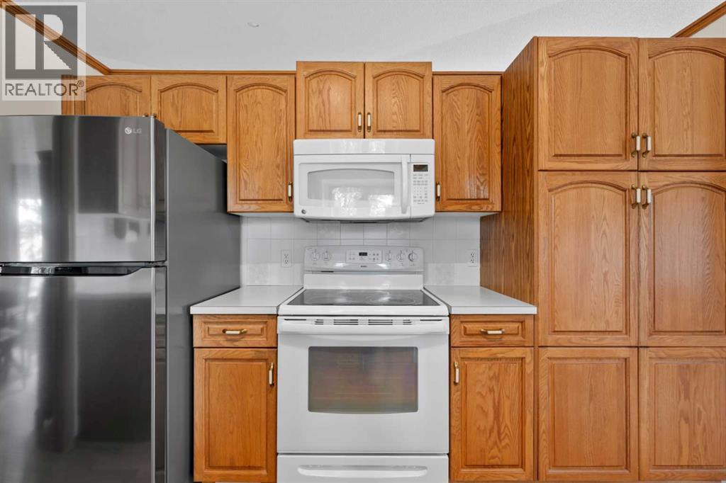 Single Family House for Sale in  Edgepark Villas NW Edgemont Calgary 