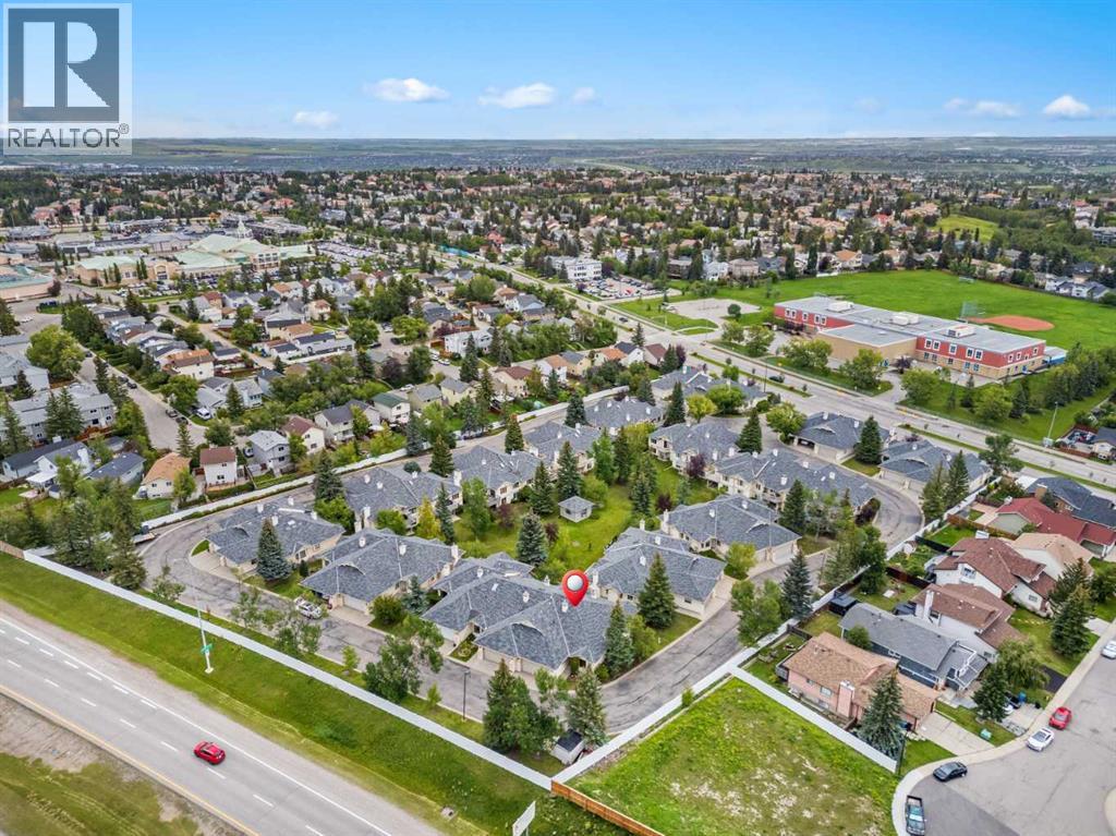 Single Family House for Sale in  Edgepark Villas NW Edgemont Calgary 