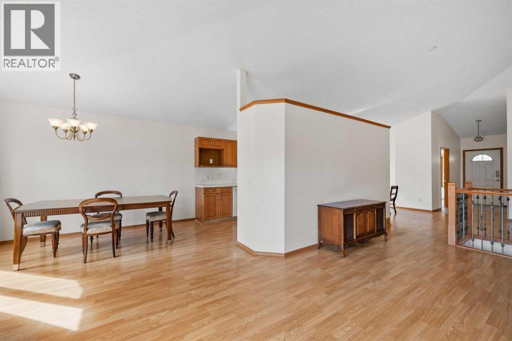 Single Family House for Sale in  Edgepark Villas NW Edgemont Calgary 