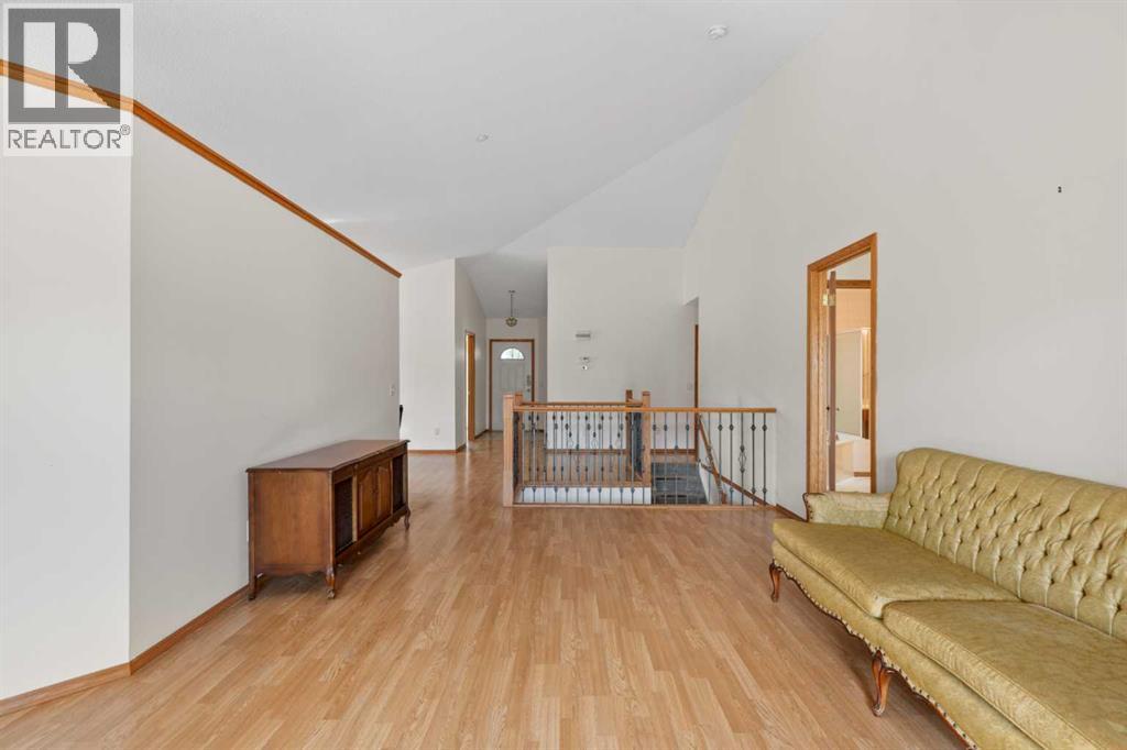 Single Family House for Sale in  Edgepark Villas NW Edgemont Calgary 