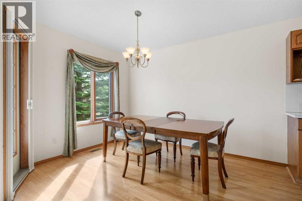 Single Family House for Sale in  Edgepark Villas NW Edgemont Calgary 