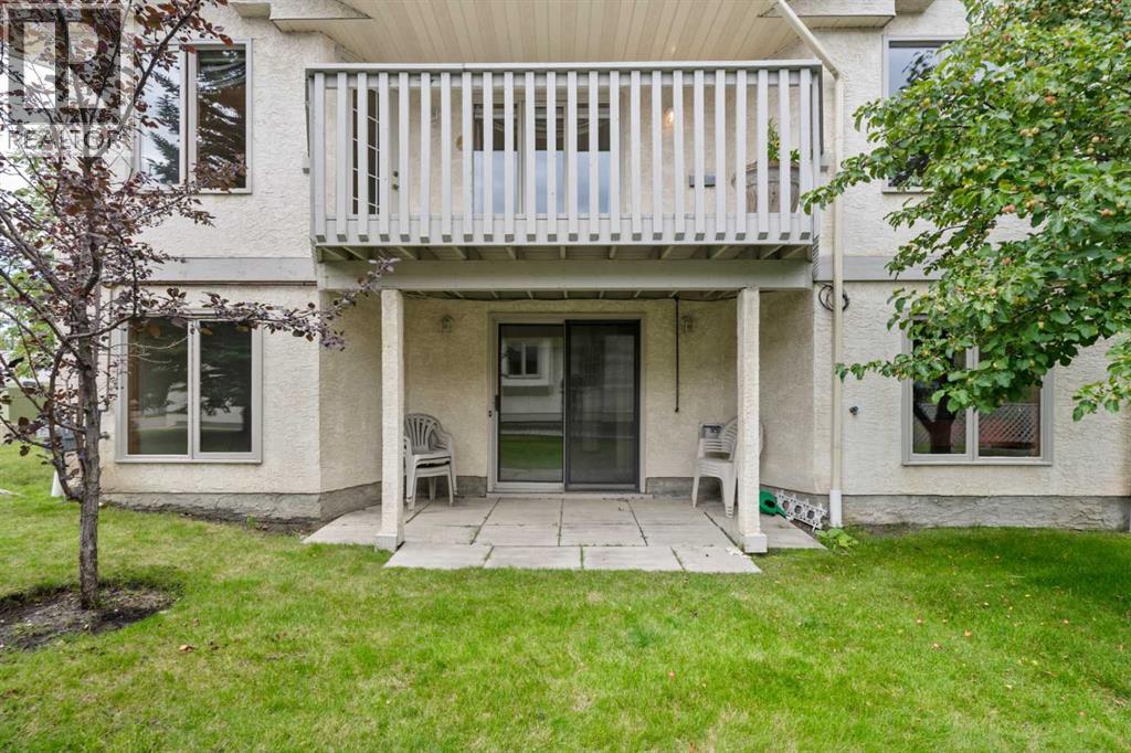 Single Family House for Sale in  Edgepark Villas NW Edgemont Calgary 