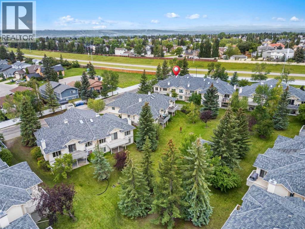 Single Family House for Sale in  Edgepark Villas NW Edgemont Calgary 