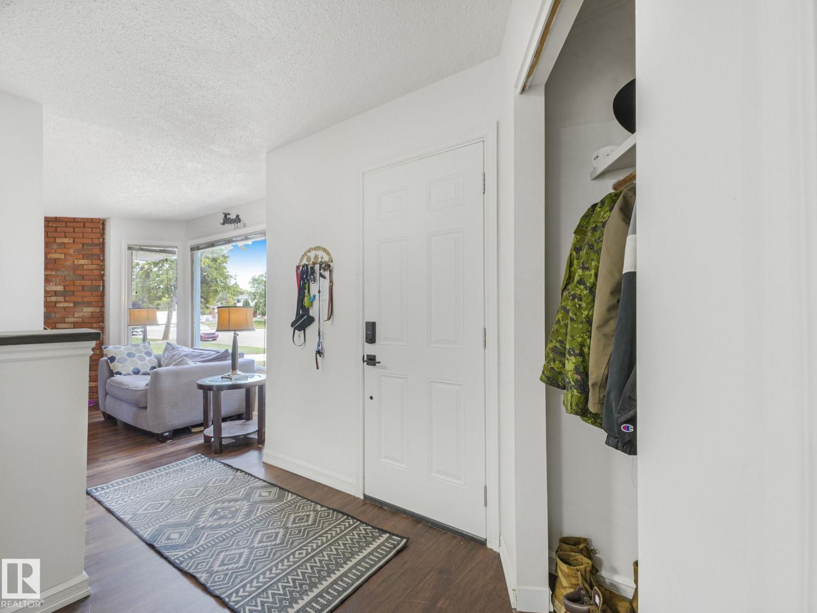 Photo 7 of 5546 Centennial Dr, Wetaskiwin AB