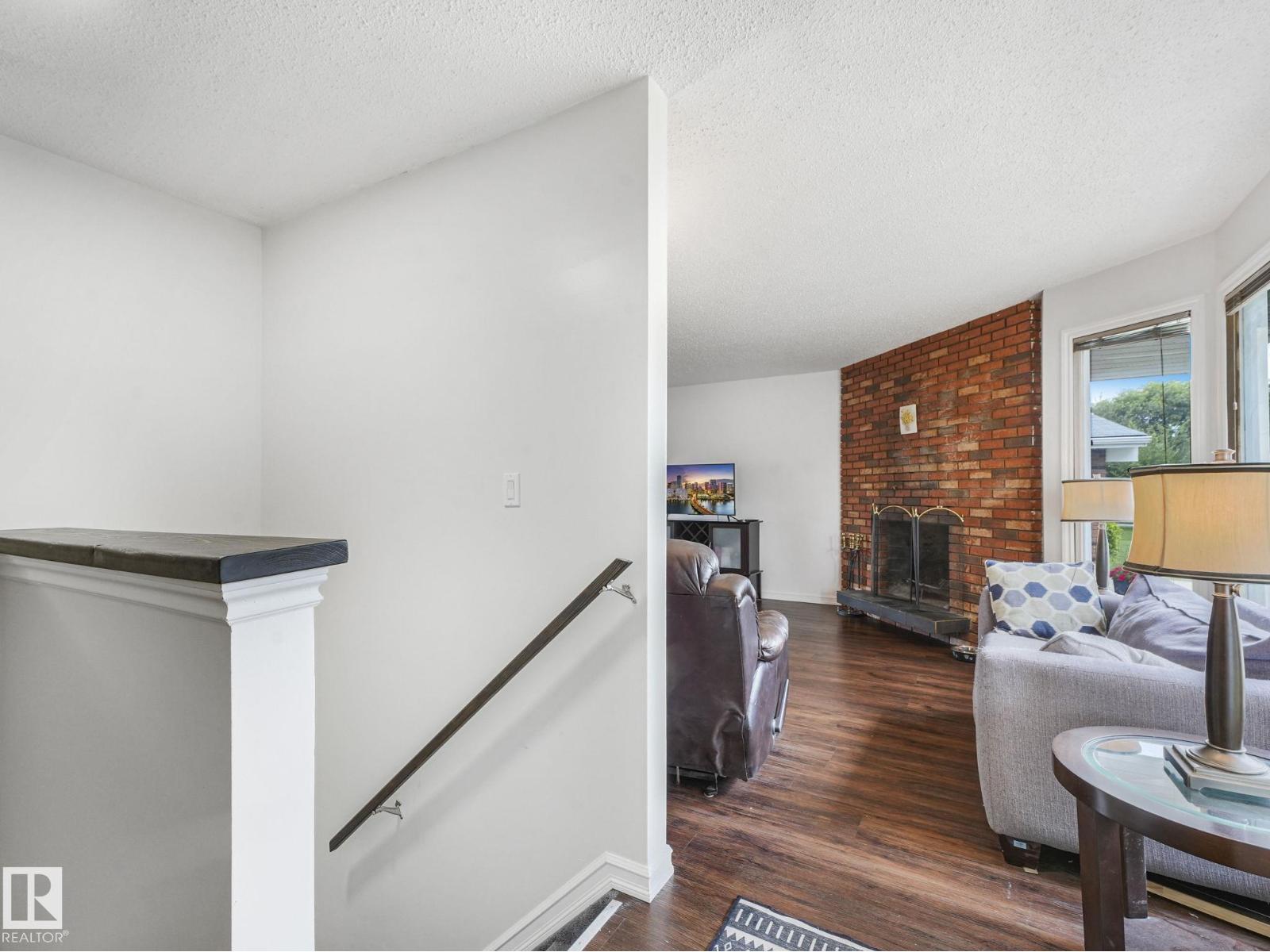 Photo 9 of 5546 Centennial Dr, Wetaskiwin AB