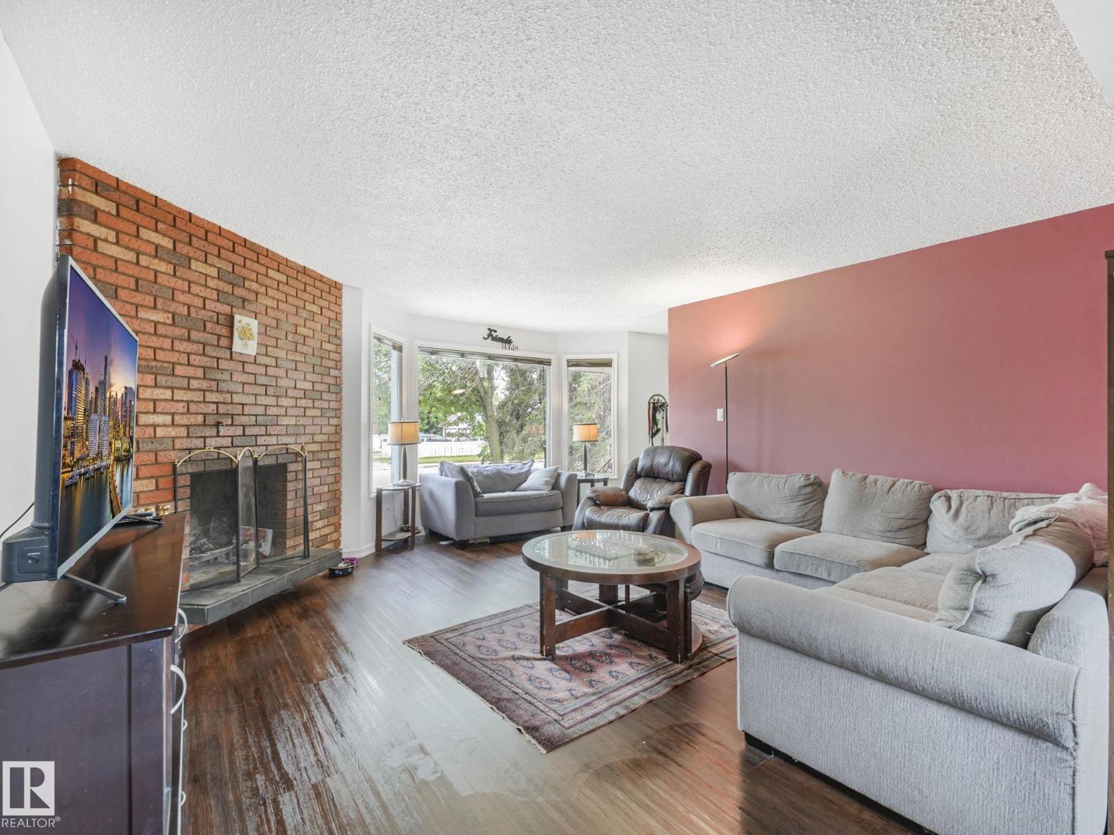 Photo 11 of 5546 Centennial Dr, Wetaskiwin AB