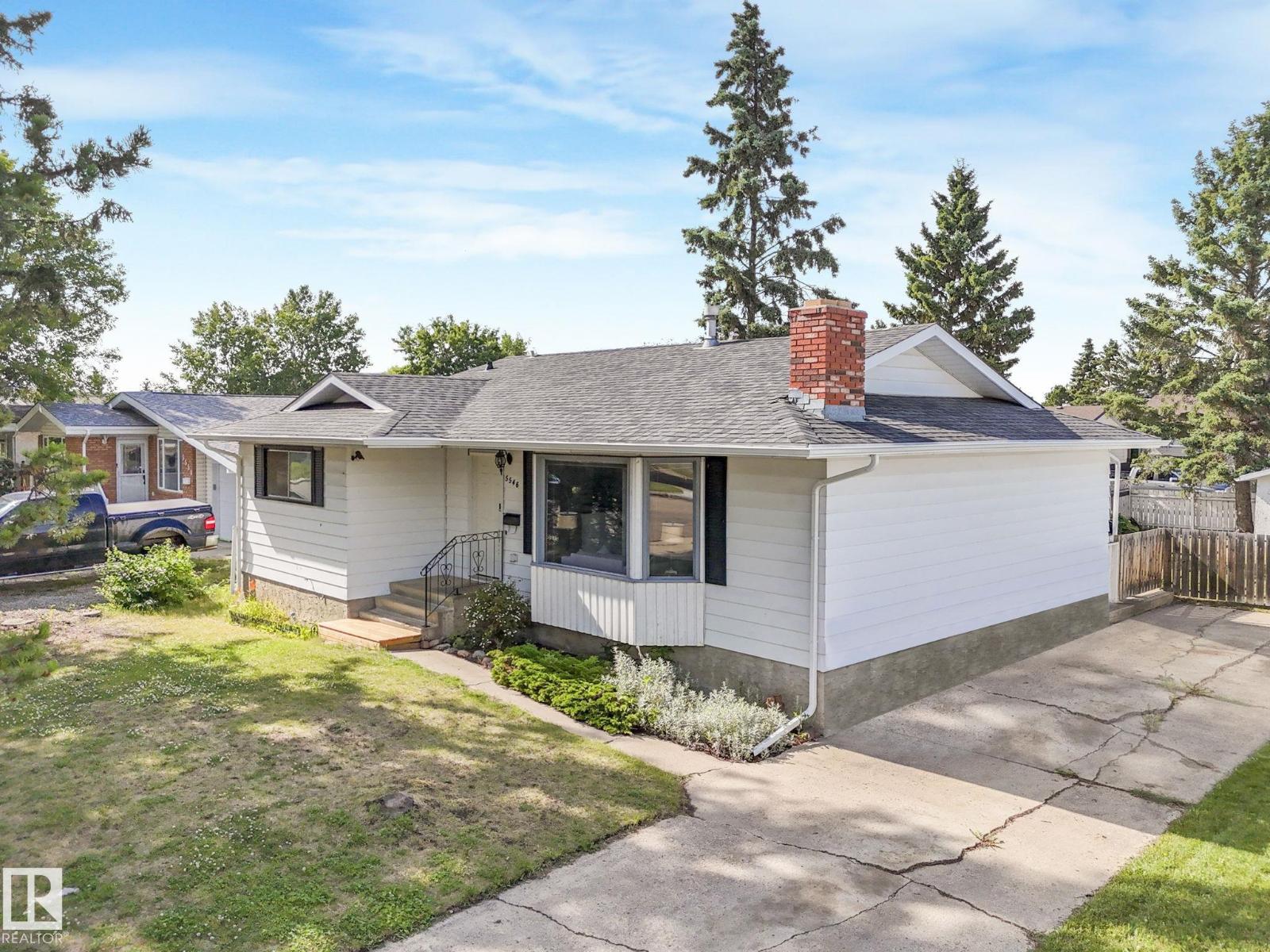 Photo 4 of 5546 Centennial Dr, Wetaskiwin AB