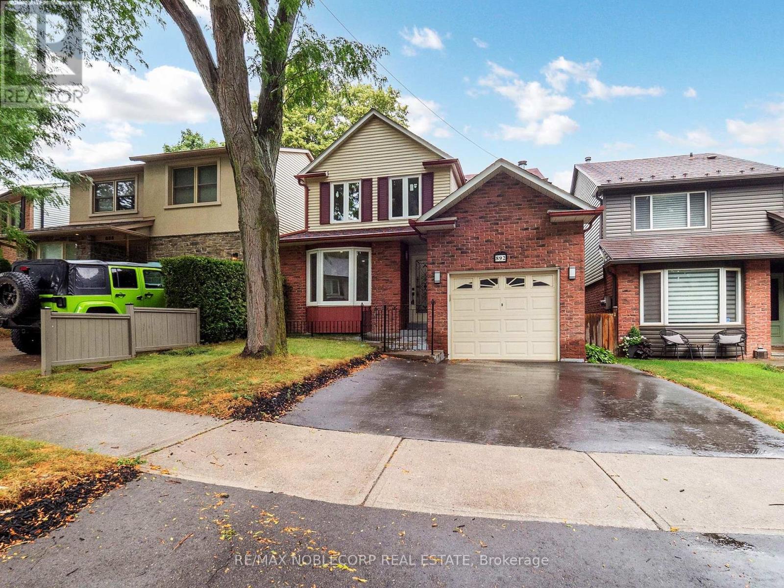Photo 1 of 892 Sweetwater Crescent, Mississauga ON