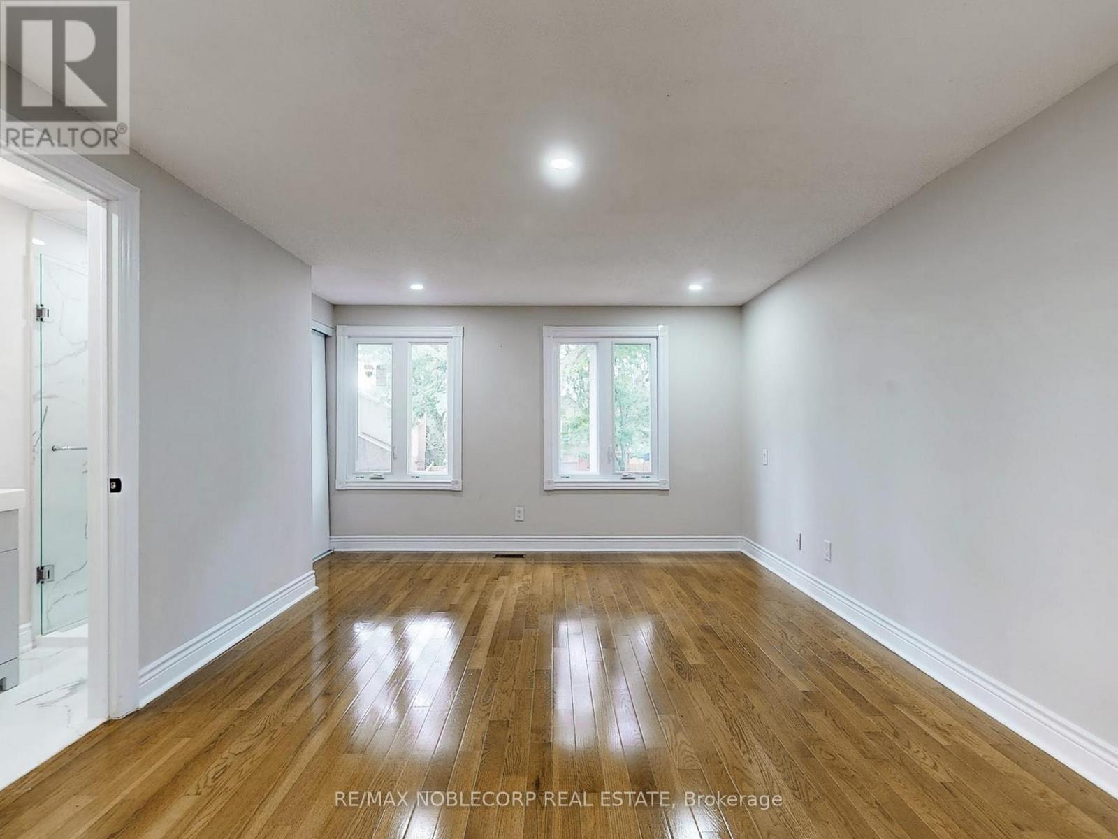 Photo 16 of 892 Sweetwater Crescent, Mississauga ON