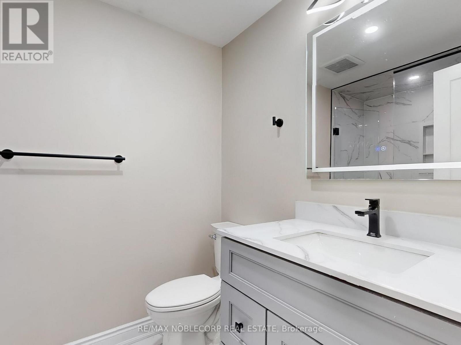 Photo 30 of 892 Sweetwater Crescent, Mississauga ON