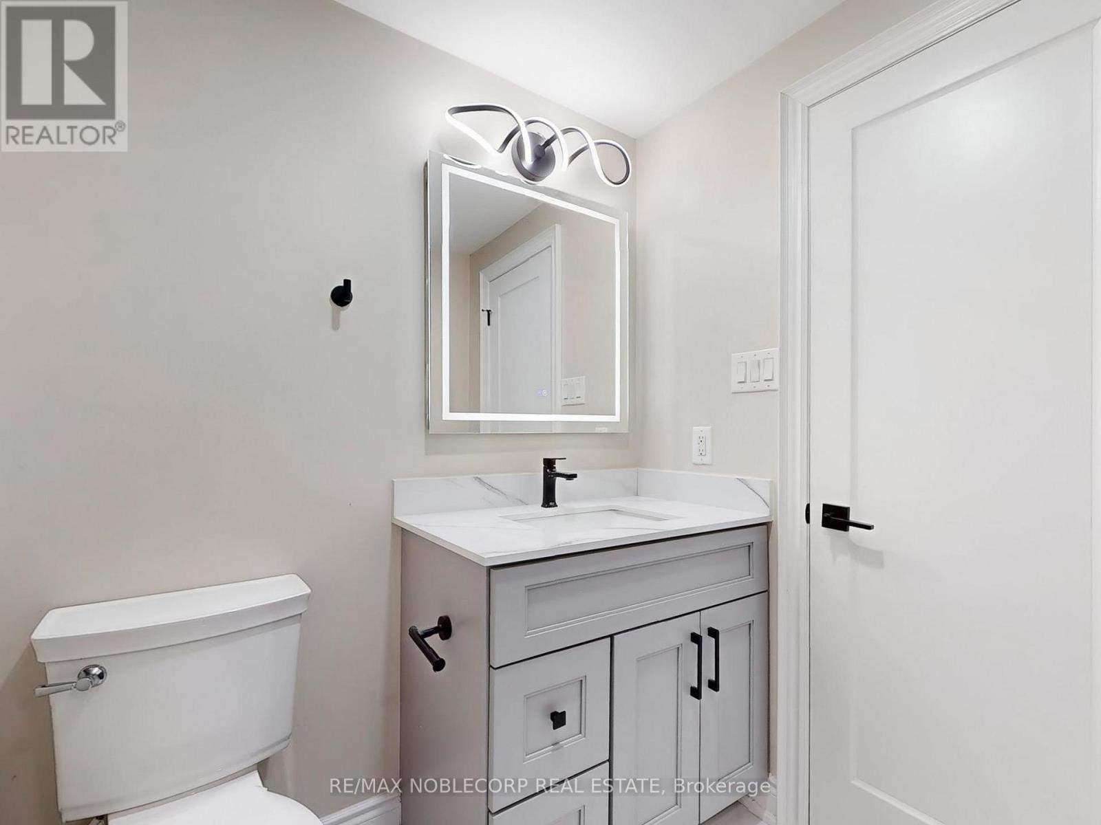 Photo 32 of 892 Sweetwater Crescent, Mississauga ON