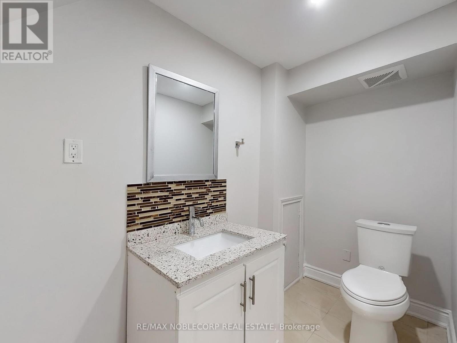 Photo 44 of 892 Sweetwater Crescent, Mississauga ON