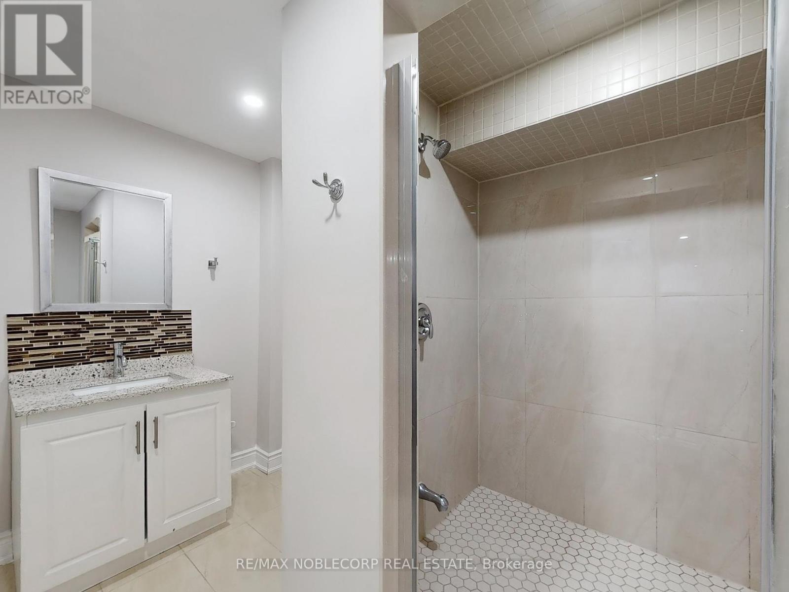 Photo 45 of 892 Sweetwater Crescent, Mississauga ON