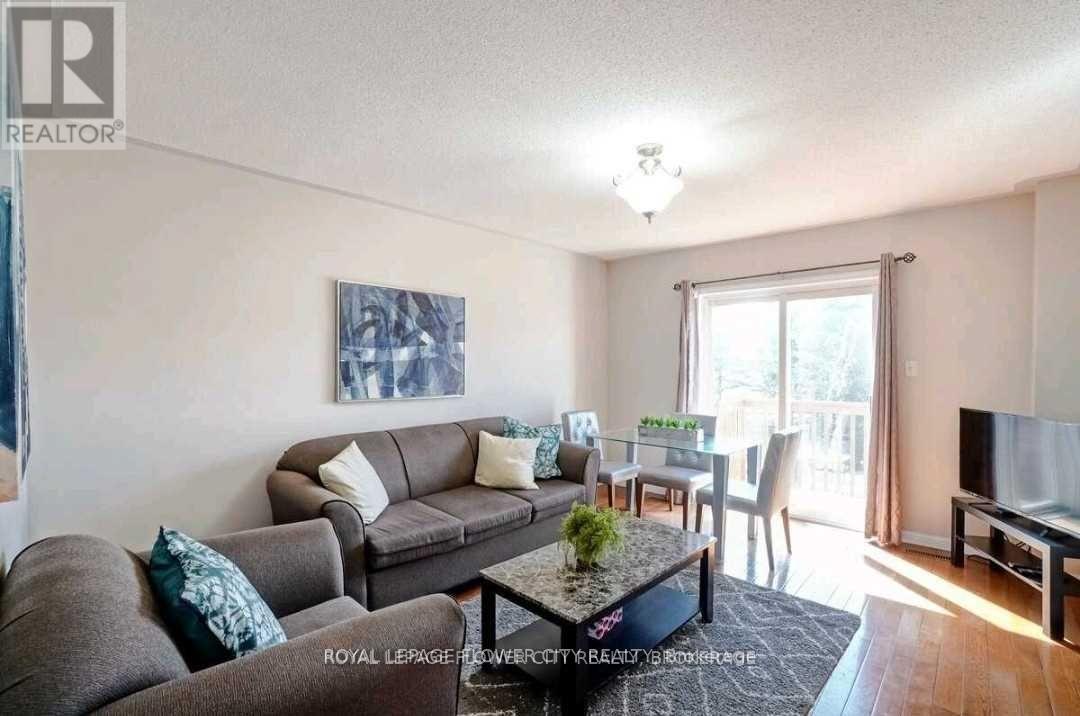 Photo 7 of 65 Tianalee Crescent, Brampton ON