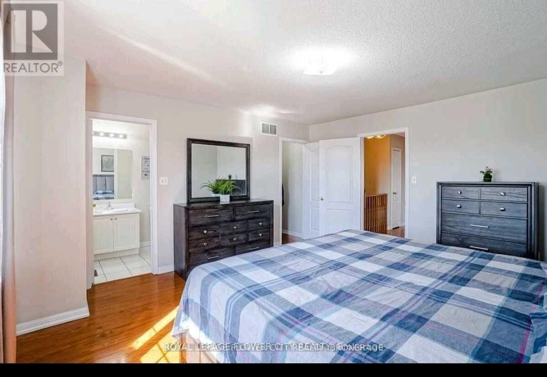 Photo 6 of 65 Tianalee Crescent, Brampton ON