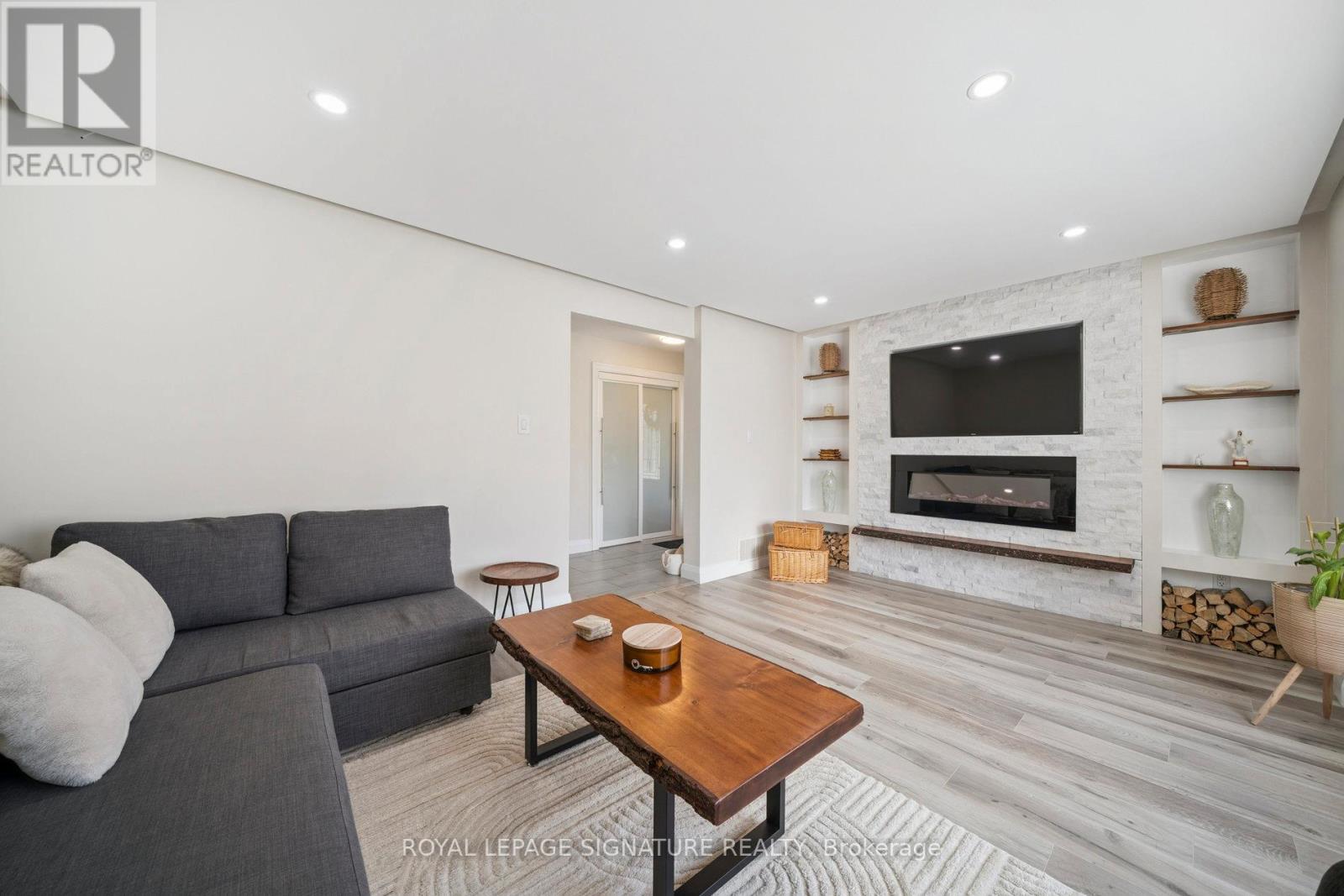 Photo 4 of 519 Galedowns Court, Mississauga ON