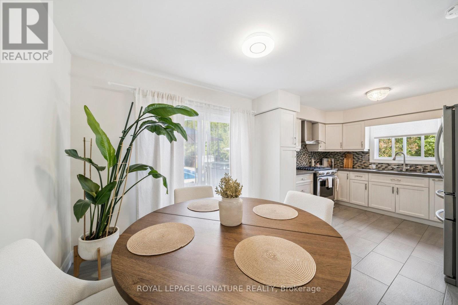 Photo 22 of 519 Galedowns Court, Mississauga ON