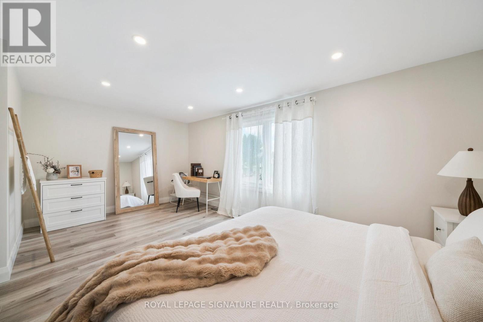 Photo 20 of 519 Galedowns Court, Mississauga ON