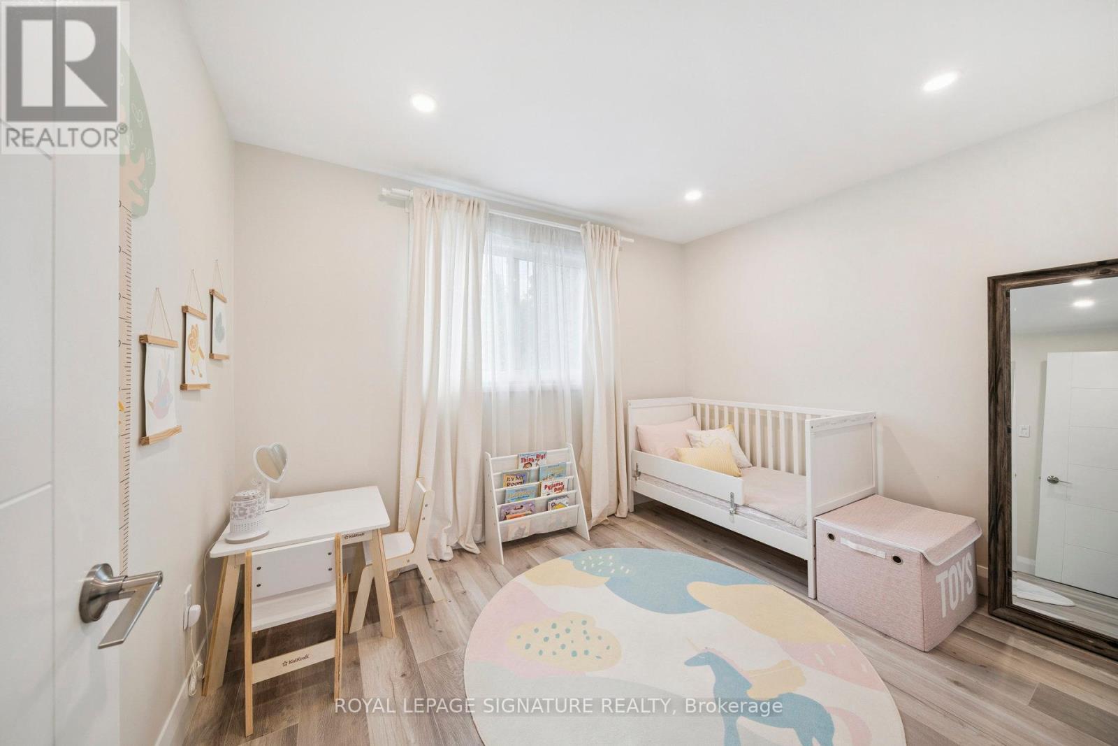 Photo 15 of 519 Galedowns Court, Mississauga ON