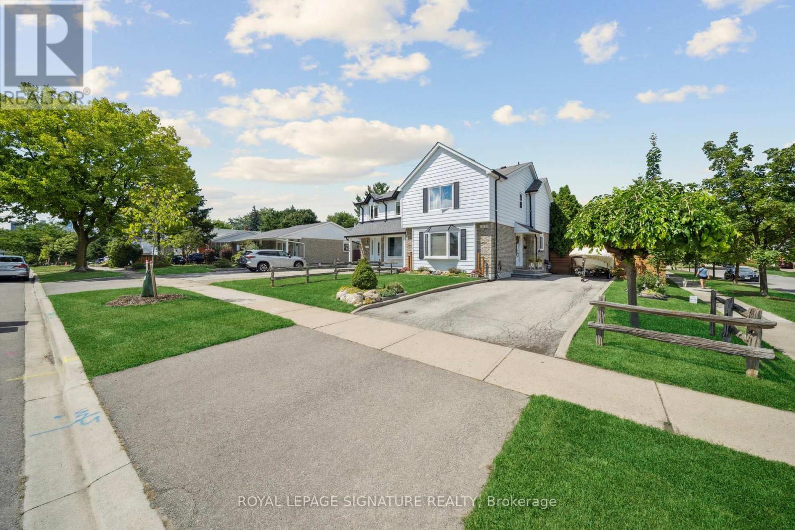 Photo 14 of 519 Galedowns Court, Mississauga ON