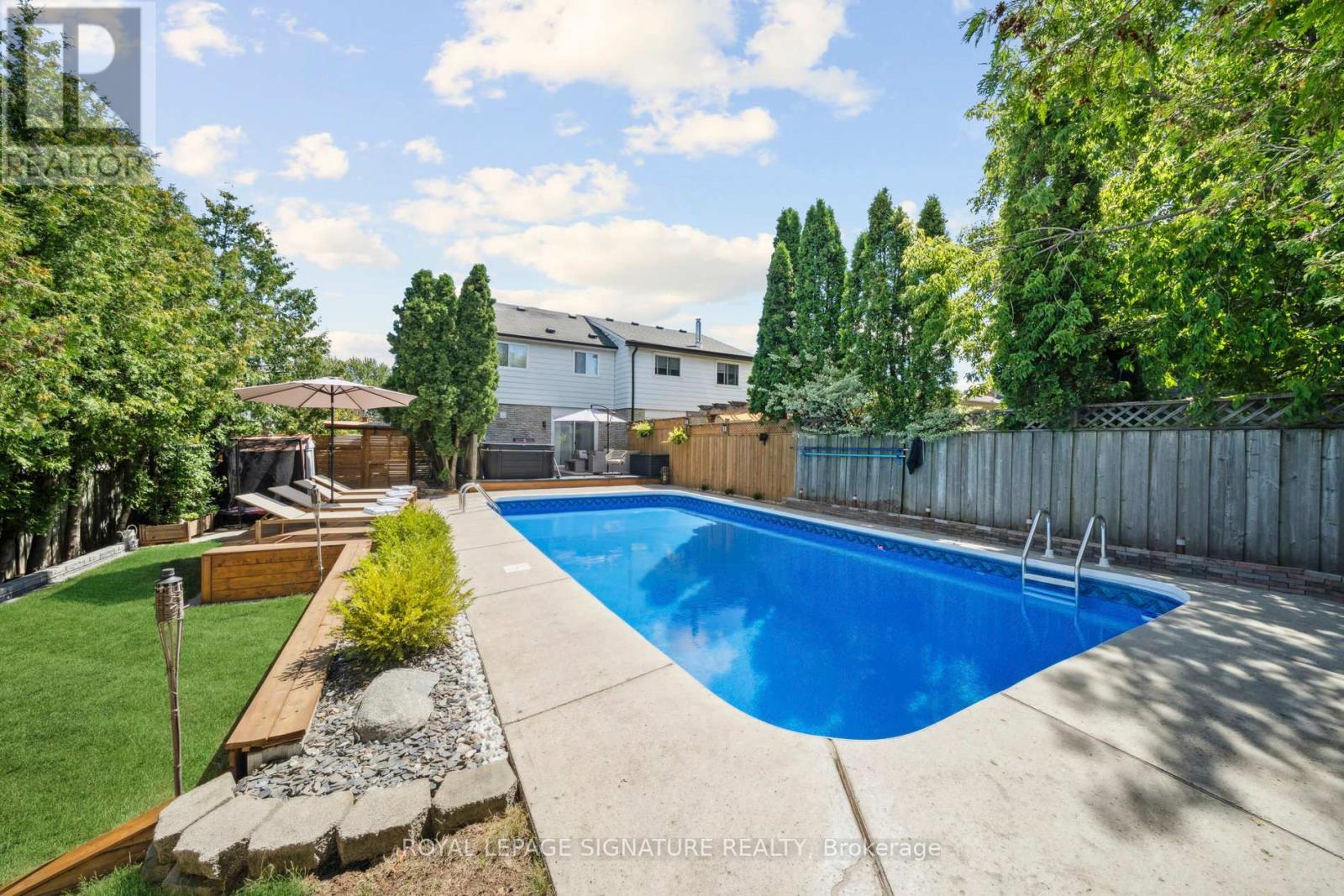 Photo 31 of 519 Galedowns Court, Mississauga ON