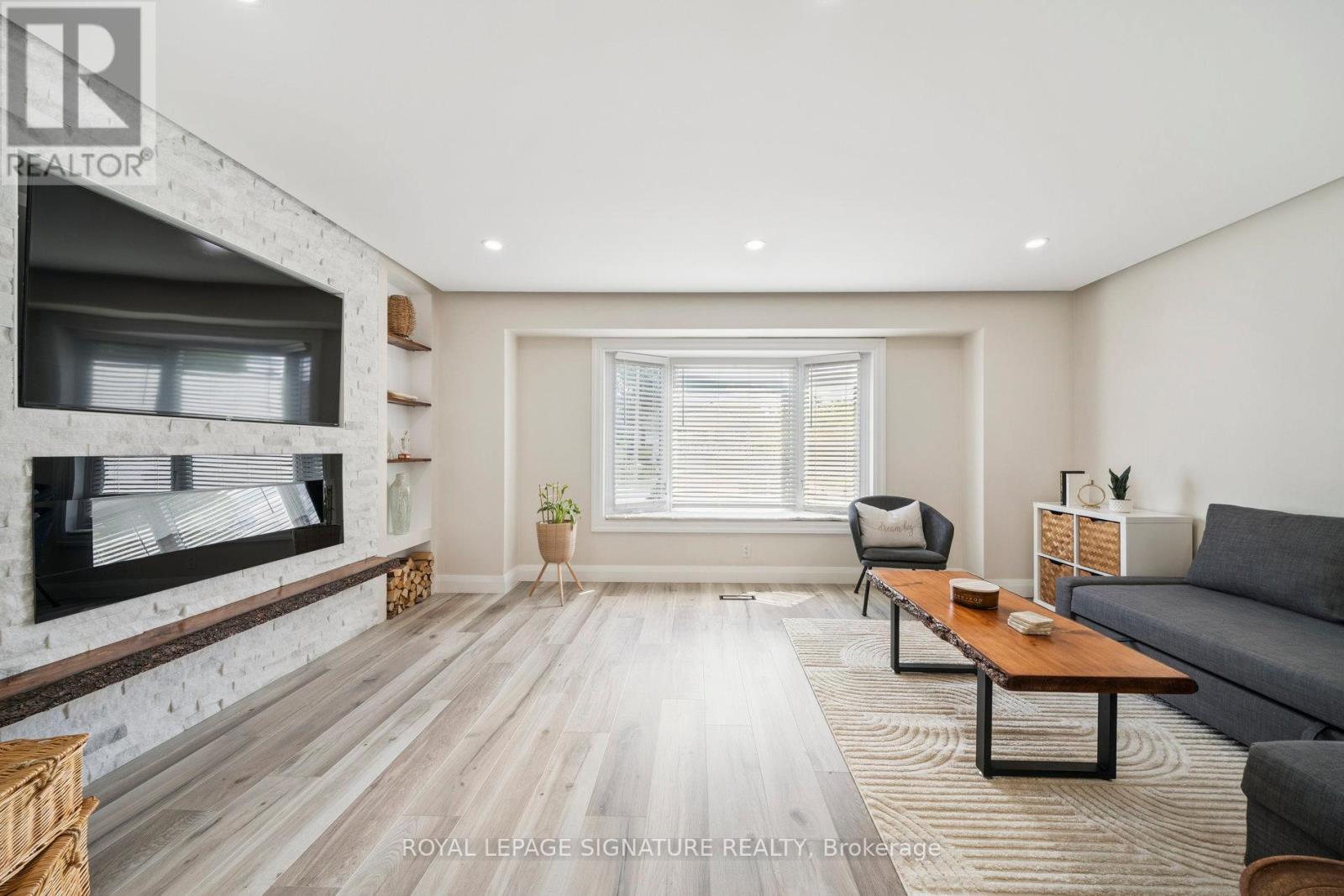 Photo 7 of 519 Galedowns Court, Mississauga ON