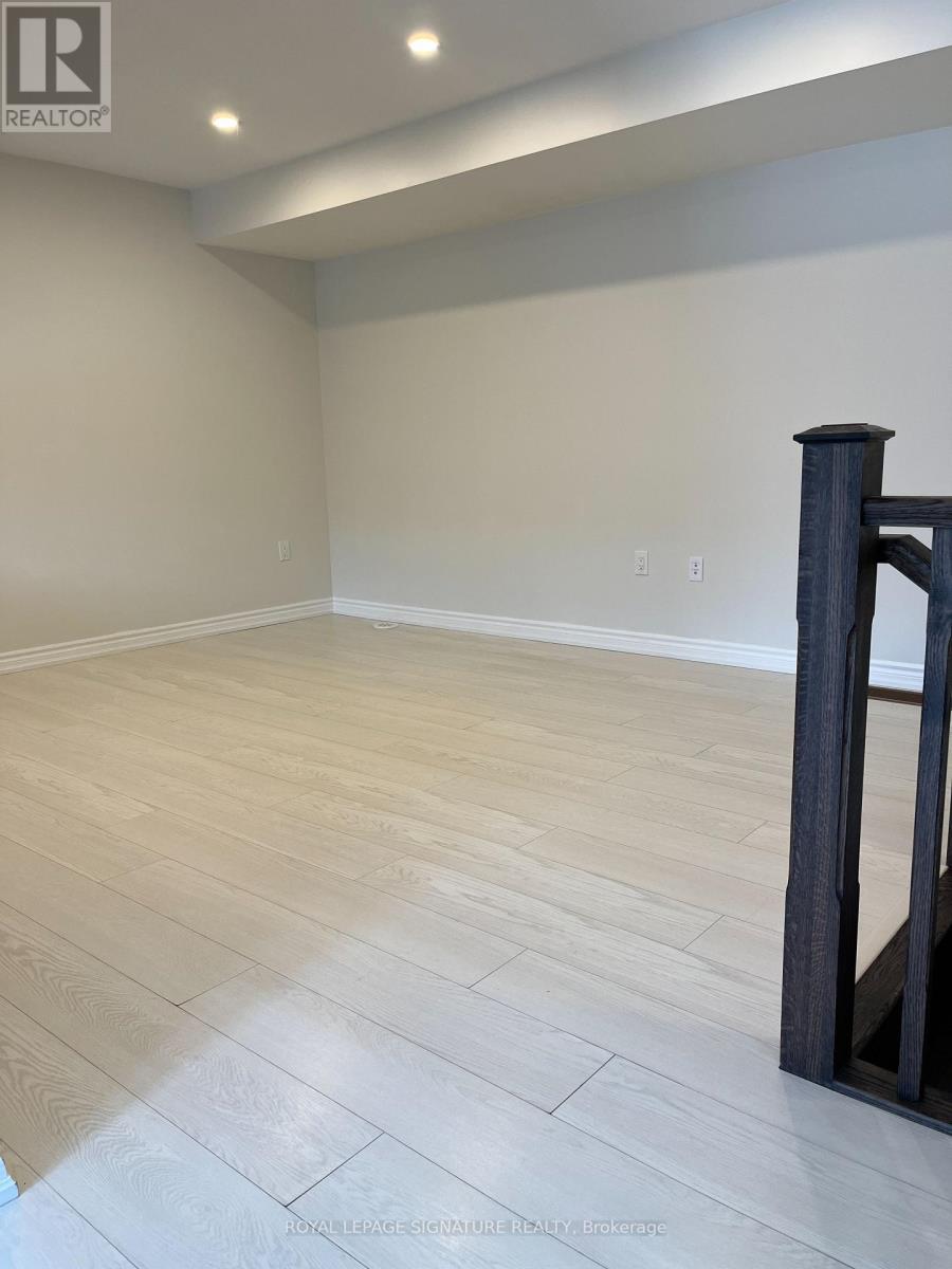 Photo 3 of 126 Christopher Road, Oakville ON