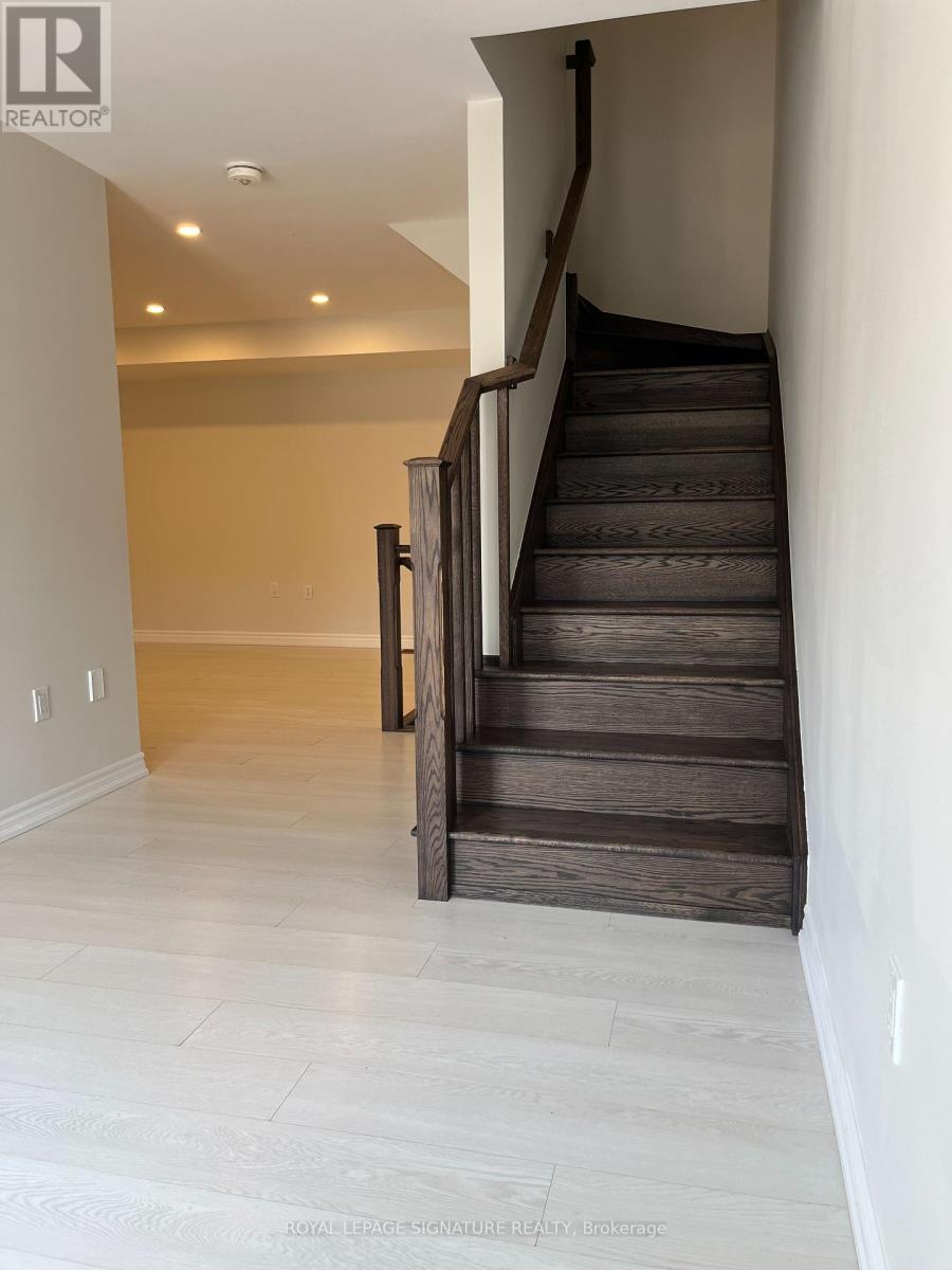 Photo 8 of 126 Christopher Road, Oakville ON