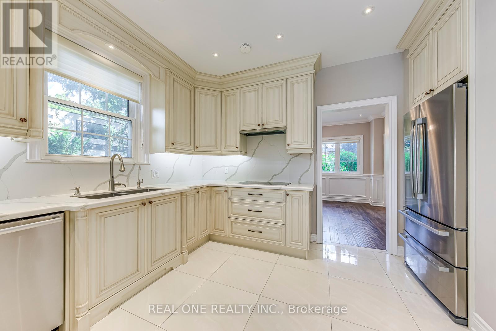 Photo 36 of 308 Morrison Road, Oakville ON