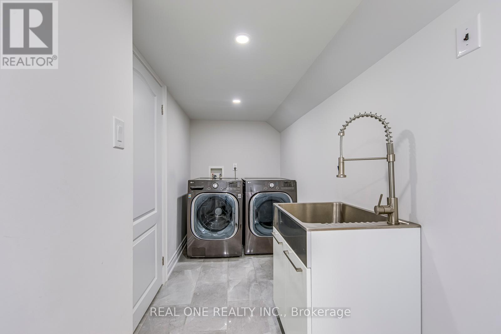 Photo 33 of 308 Morrison Road, Oakville ON