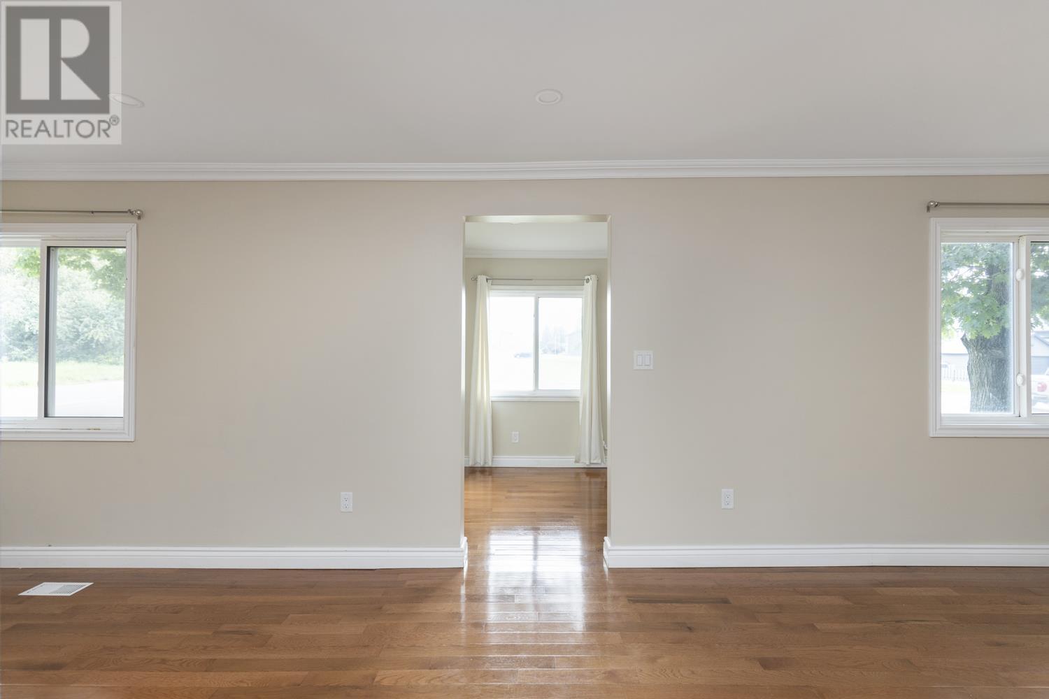 Photo 16 of 239 Letcher St, Sault Ste Marie ON