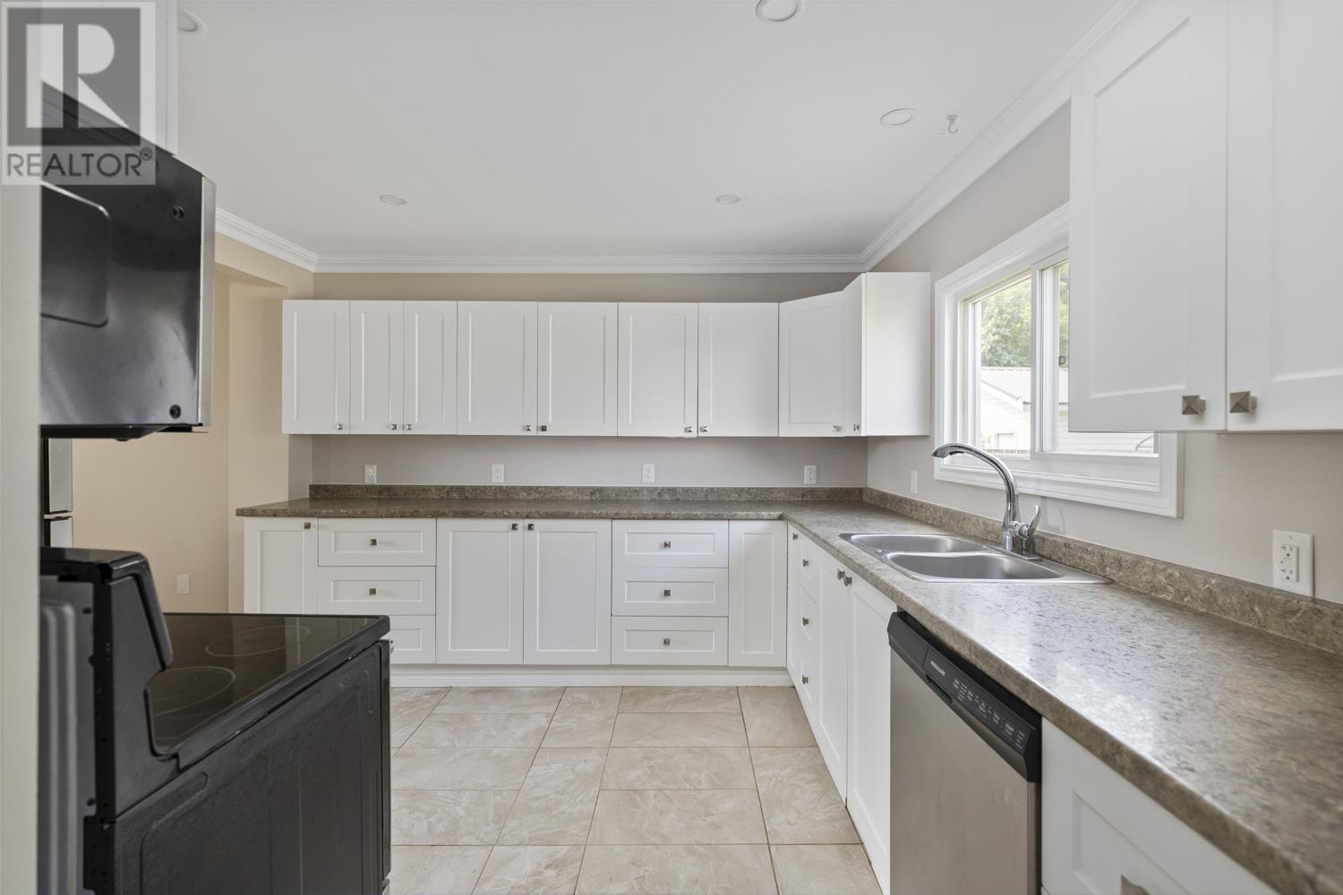 Photo 5 of 239 Letcher St, Sault Ste Marie ON